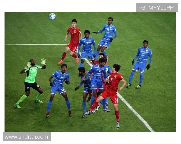 中国足球队迎战泰国队全力争胜展现实力与团结精神 中国足球队迎战泰国队全力争胜展现实力与团结精神