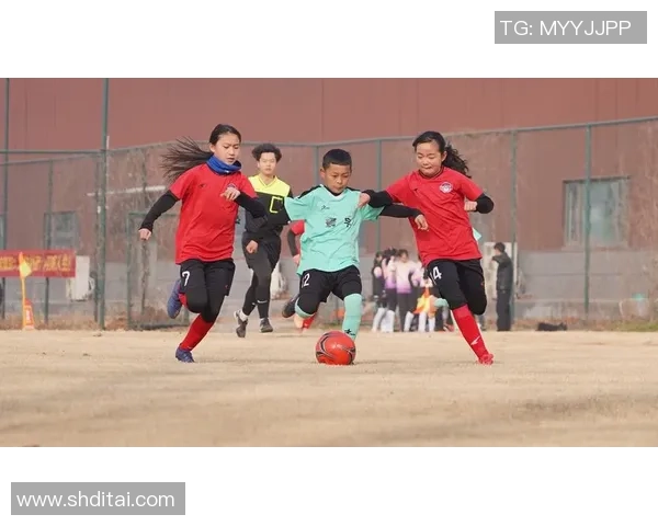 于易足球：探索足球的魅力与技术提升之路，助力青少年成长与发展