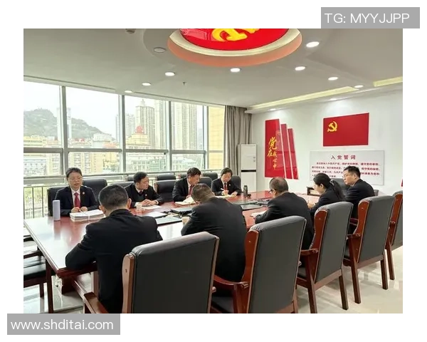 深入解析足球规则裁判的职责与挑战探讨裁判在比赛中的关键作用与决策影响 深入解析足球规则裁判的职责与挑战探讨裁判在比赛中的关键作用与决策影响