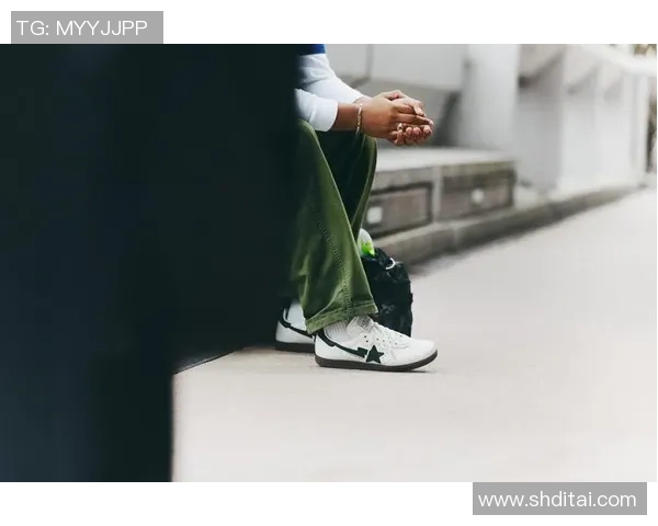 联名足球衣的时尚潮流与品牌合作背后的故事解析 联名足球衣的时尚潮流与品牌合作背后的故事解析