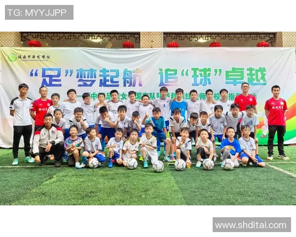 足球合作的力量与团结精神在赛场上的完美体现 足球合作的力量与团结精神在赛场上的完美体现